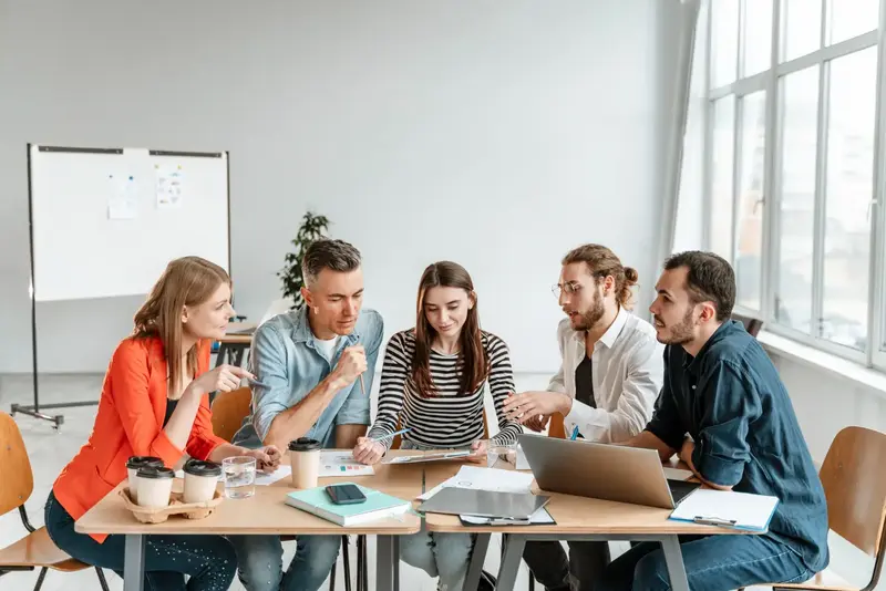 Effective Team Huddles Made Easy: A Guide for Managers